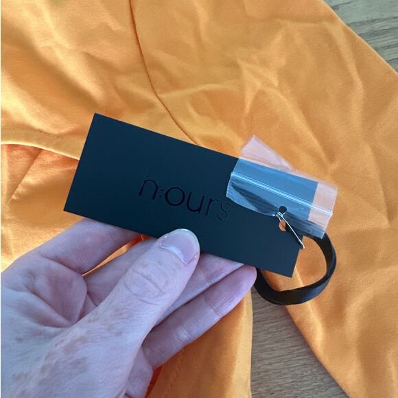 H:ours - Talie 2 Piece Top in Orange - Picture 6 of 9